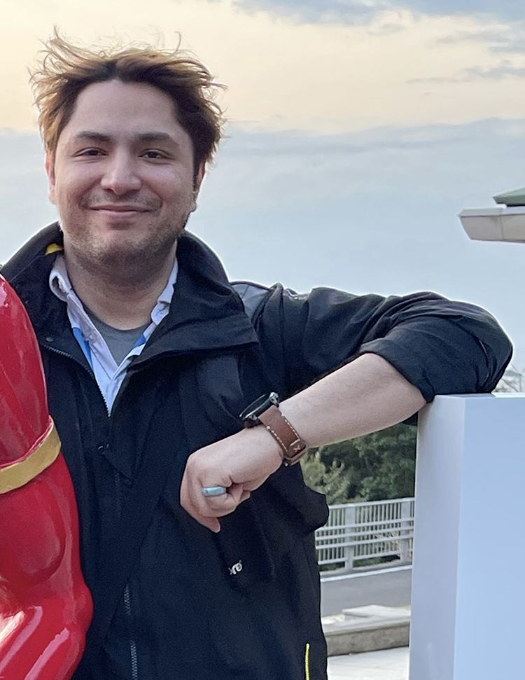 エイェナ　エクレムさん　(Ayna Ekrem) 熊野古道にて