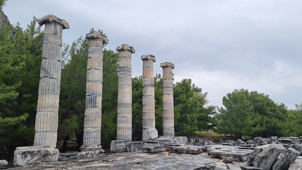 Semraさんが散歩を楽しむプリエネ遺跡