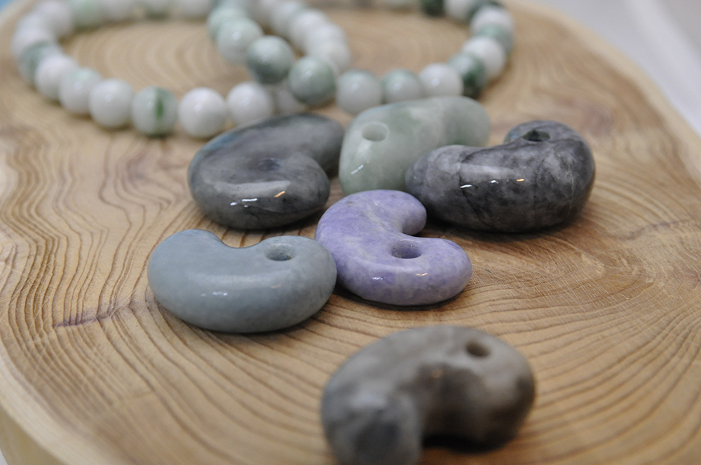 糸魚川翡翠勾玉