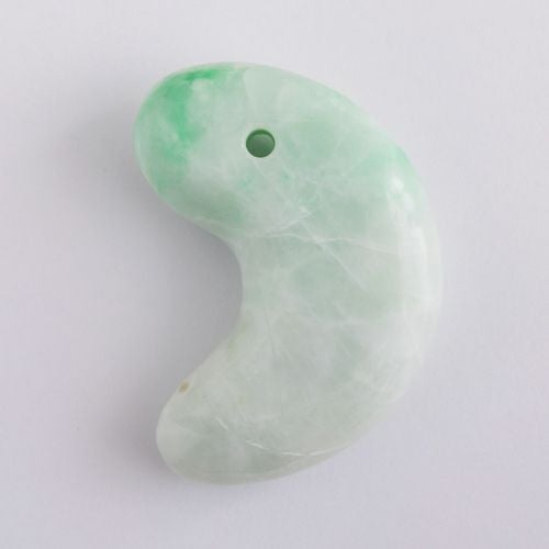 勾玉／淡緑色ヒスイ | 糸魚川翡翠工房こたき