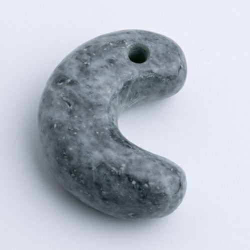 黒×白の明るいグレー・艶良し】（入門用黒色ヒスイ）糸魚川天然翡翠