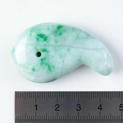 古代の勾玉・とろりとした輝き・透明感良し・艶良し】（高品質淡緑色