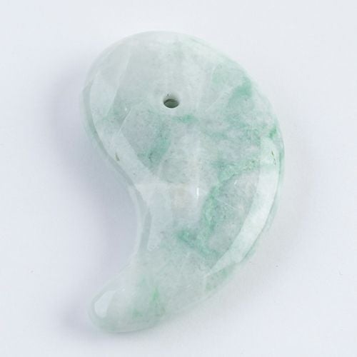 勾玉／淡緑色ヒスイ | 糸魚川翡翠工房こたき