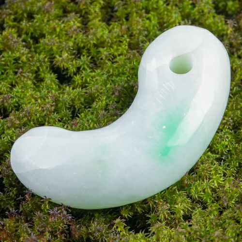 大型・透明感良し・艶良し】（高品質淡緑色ヒスイ）糸魚川天然翡翠勾玉