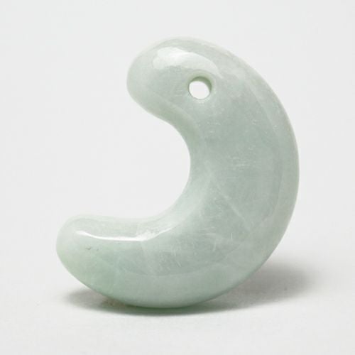 糸魚川　乳白翡翠勾玉 乳白色・透明感良し・艶良し】（高品質乳白色ヒスイ）糸魚川天然翡翠