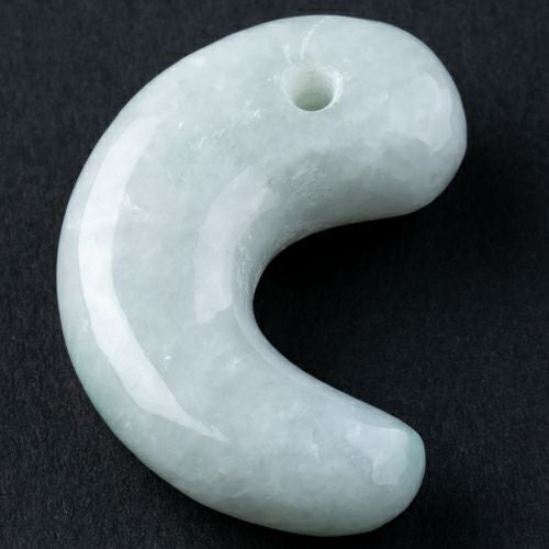 糸魚川翡翠の勾玉 糸魚川産 ひすい 白 雪のような白色・透明感良し・艶良し】（高品質白色ヒスイ）糸魚川天然