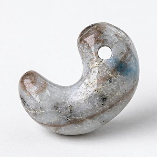 勾玉／青色（入コン沢）ヒスイ | 糸魚川翡翠工房こたき