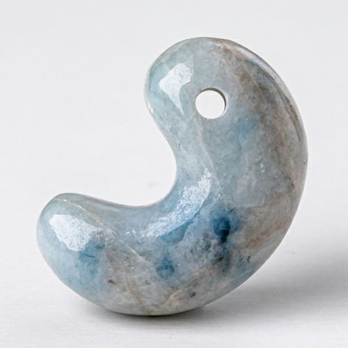勾玉／青色（入コン沢）ヒスイ | 糸魚川翡翠工房こたき