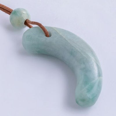 翡翠ペンダント