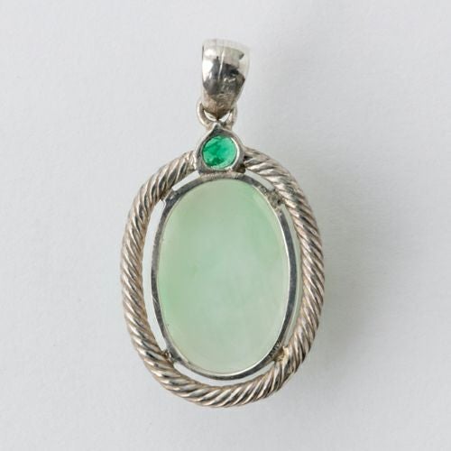 翡翠ペンダント