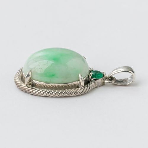 翡翠ペンダント