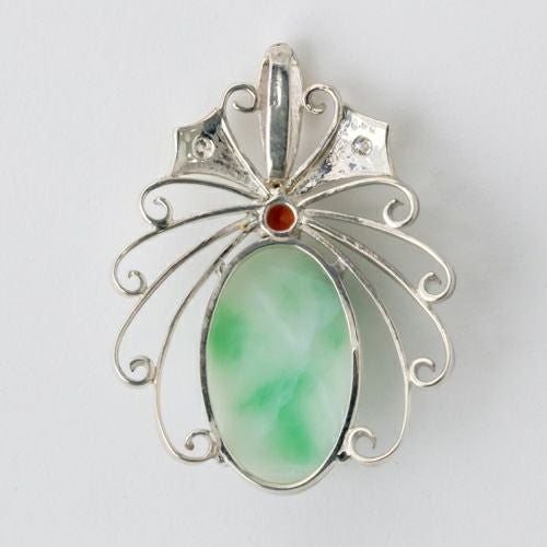 翡翠ペンダント