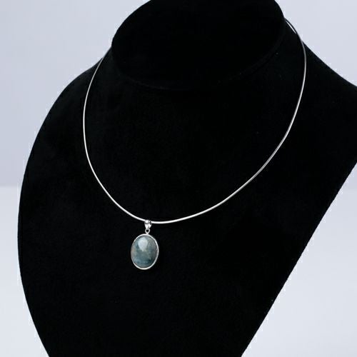 翡翠ペンダント