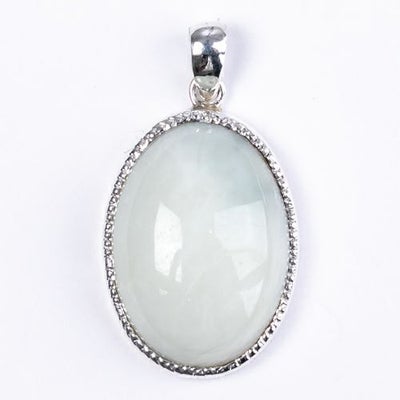 翡翠ペンダント