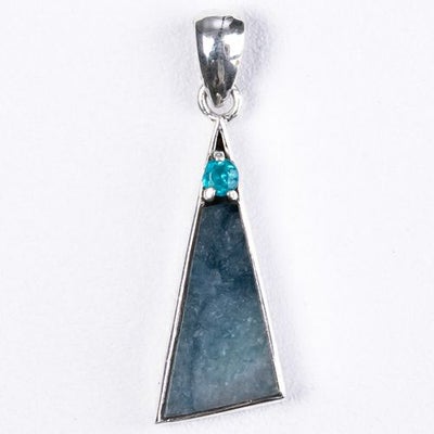 翡翠ペンダント