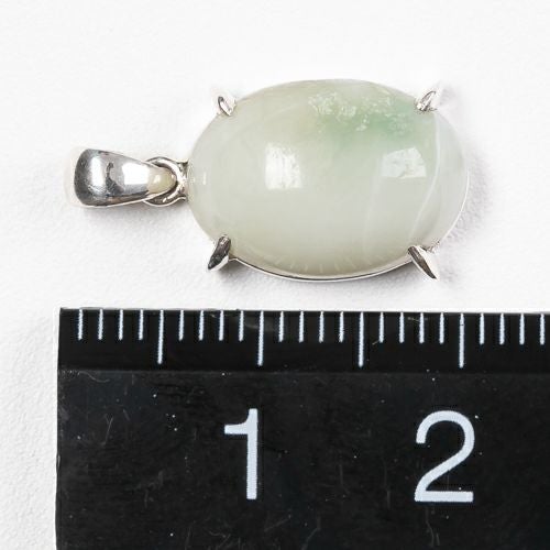 翡翠ペンダント