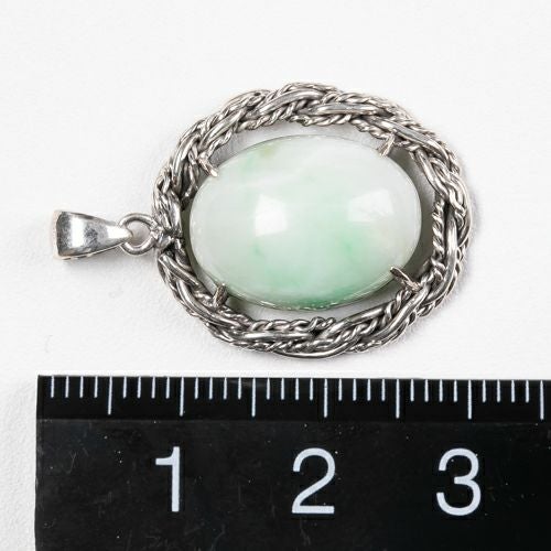 ほんのり淡緑・半透明な白色・透明感良し】（高品質淡緑色ヒスイ