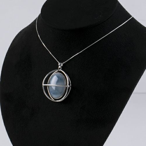 翡翠ペンダント