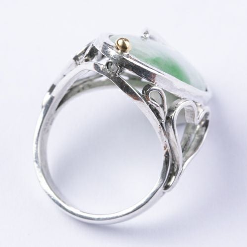 翡翠ペンダント