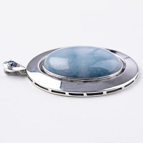 翡翠ペンダント