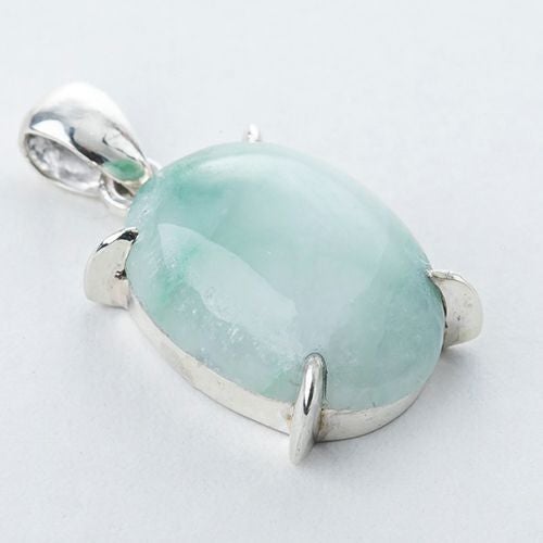 翡翠ペンダント