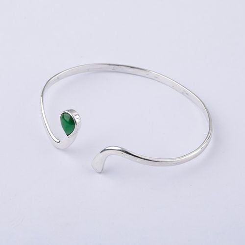 翡翠ペンダント