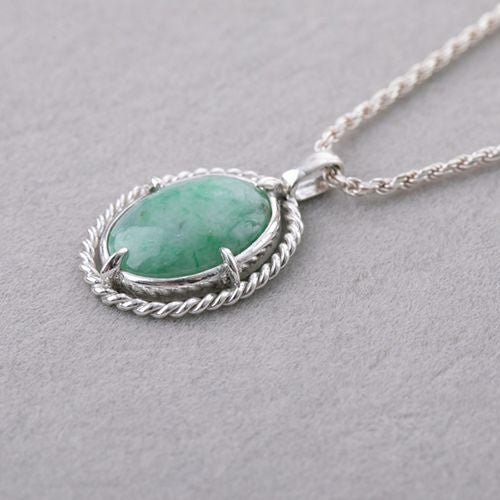 翡翠ペンダント