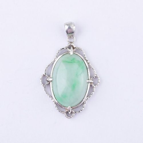 翡翠ペンダント