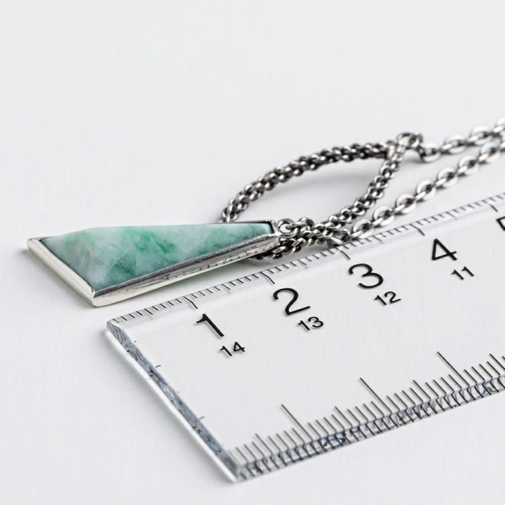 翡翠ペンダント