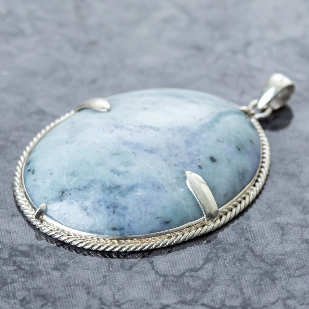 翡翠ペンダント