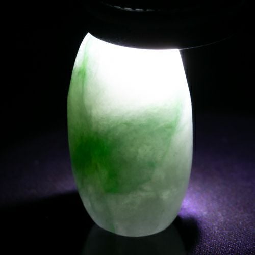 翡翠ペンダント