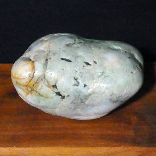 貴重な標石・手のひらサイズ・親不知海岸産・980g】（高品質白色ヒスイ