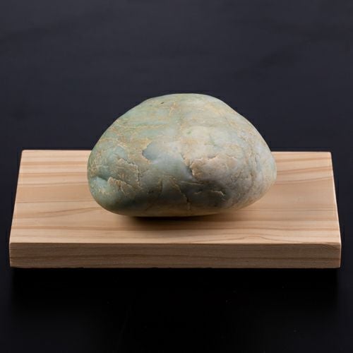 海石・親不知産・ほんのり緑・550g】（高品質濃緑色ヒスイ）糸魚川天然