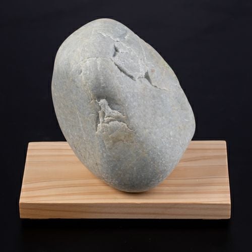 海石・市振海岸産・輝く結晶・薄青色グリーン模様・艶良し・1.3kg