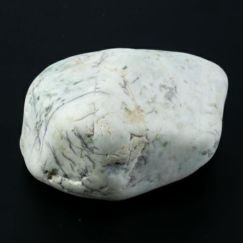 海石・白色に緑黒縞模様・親不知海岸産・745g】（高品質淡緑色ヒスイ