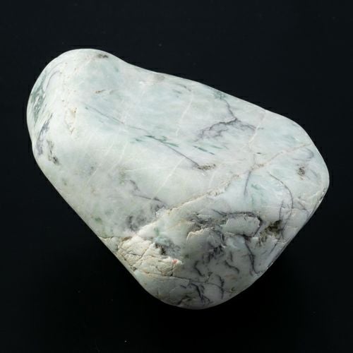 海石・白色に緑黒縞模様・親不知海岸産・745g】（高品質淡緑色ヒスイ