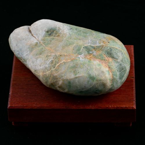 海石・ほんのり緑・親不知産・288g】（高品質濃緑色ヒスイ）糸魚川天然