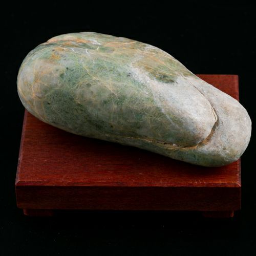 海石・ほんのり緑・親不知産・288g】（高品質濃緑色ヒスイ）糸魚川天然