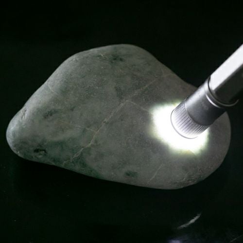 海石・薄グリーン・透明感良し・宮崎海岸産・303g】（高品質濃緑色