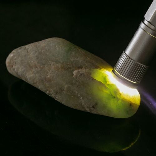 海石・グリーン模様・輝く結晶・宮崎海岸産・89g】（高品質濃緑色