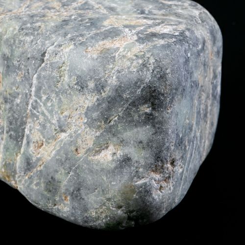 海石・薄い黒と緑・マットな感触・親不知海岸産・680g】（高品質黒