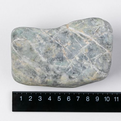 海石・薄い黒と緑・マットな感触・親不知海岸産・680g】（高品質黒