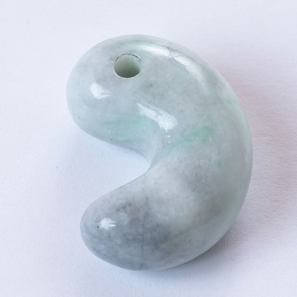 緑×グレー・艶美麗】（高品質濃緑色ヒスイ）糸魚川天然翡翠勾玉