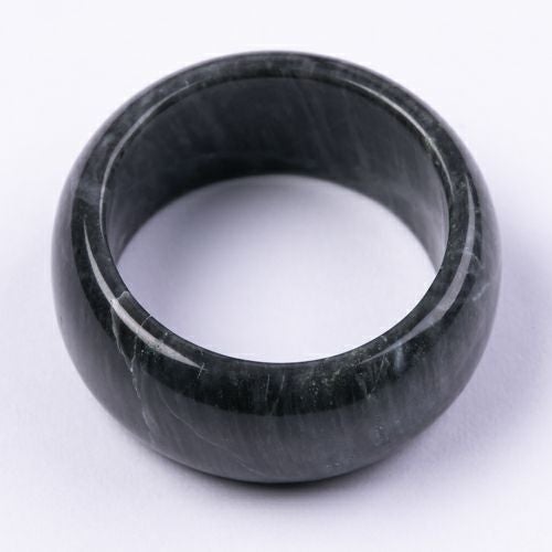 21号・渋い黒・艶良し】（高品質黒色ヒスイ）糸魚川天然翡翠指輪
