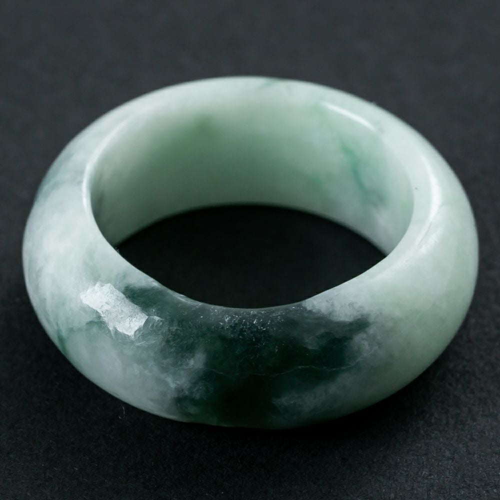 12号・淡緑×濃緑・透明感良し・艶美麗】（高品質濃緑色ヒスイ）糸魚川
