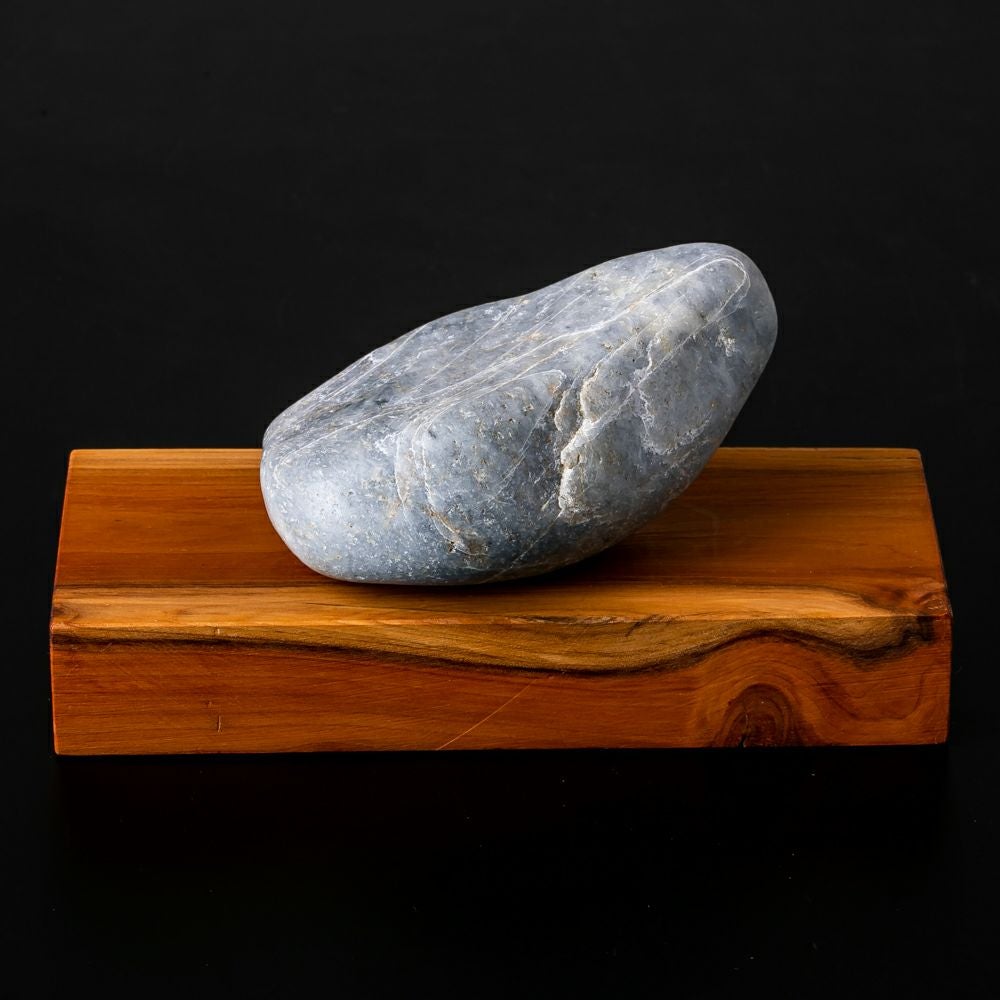 薄墨色・438g】（高品質黒色ヒスイ）糸魚川天然翡翠原石 | 糸魚川翡翠