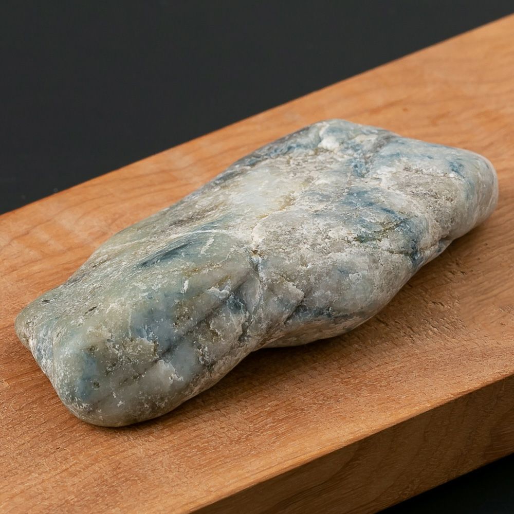 入コン沢・磨き石・灰＆青・104g】（高品質青色ヒスイ）糸魚川天然翡翠