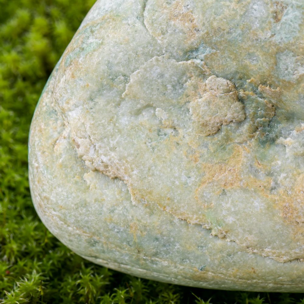 濃緑色・親不知産・1,230g】（高品質濃緑色ヒスイ）糸魚川天然翡翠原石