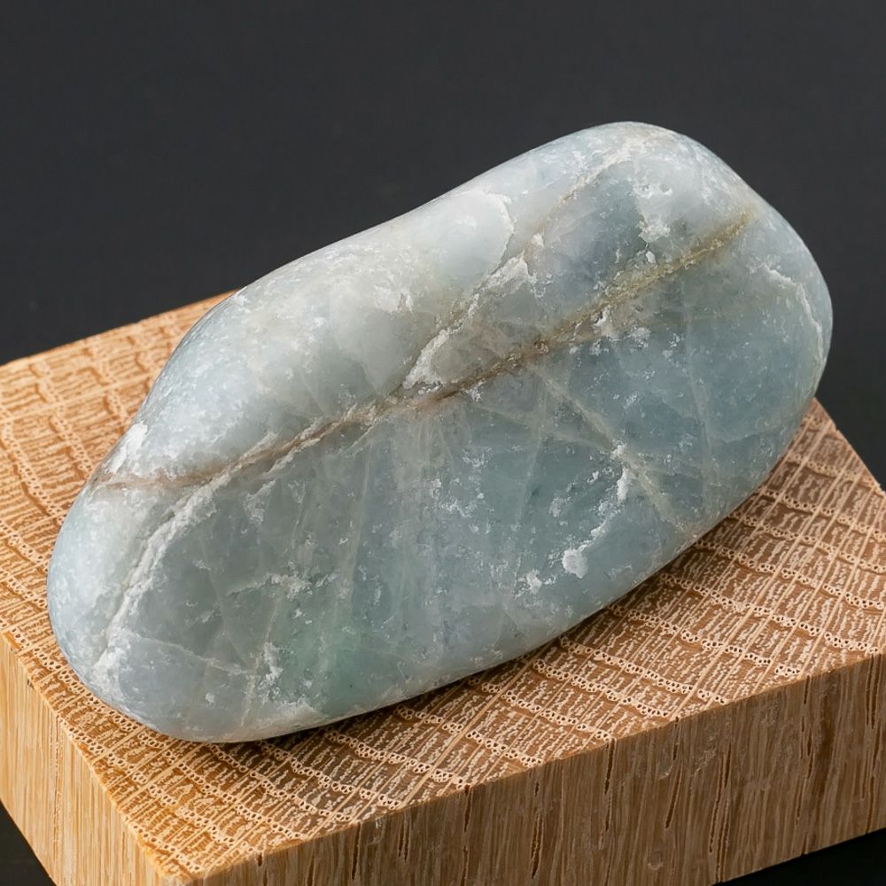 薄青色・市振海岸産・66g】（高品質青色ヒスイ）糸魚川天然翡翠原石