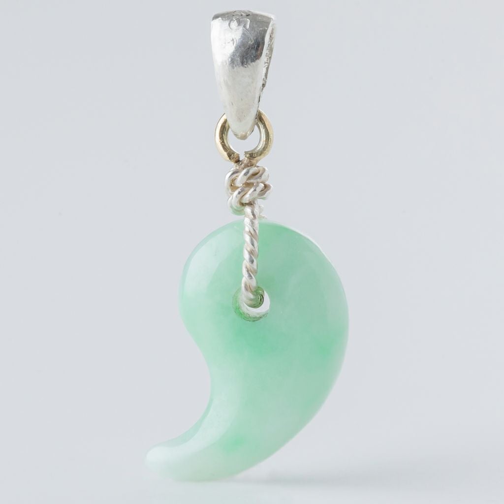 翡翠ペンダント